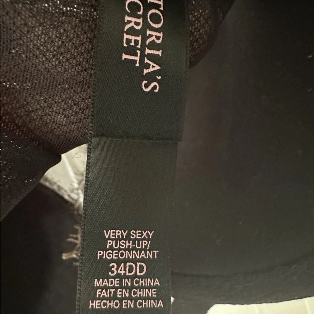 Victoria's Secret Black Lace Bra with Strappy Design - Picture 5 of 5